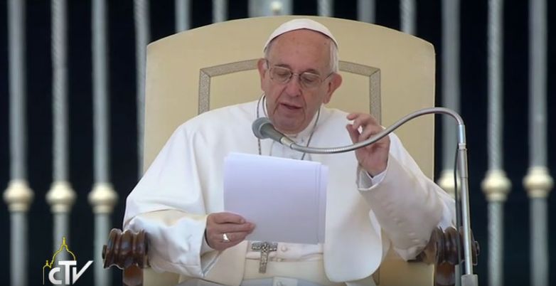 Papa na catequese: n&atilde;o &agrave;s barreiras, acolher os migrantes