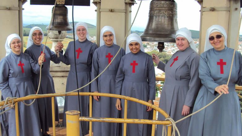 Irm&atilde;s de SP visitam comunidades mineiras