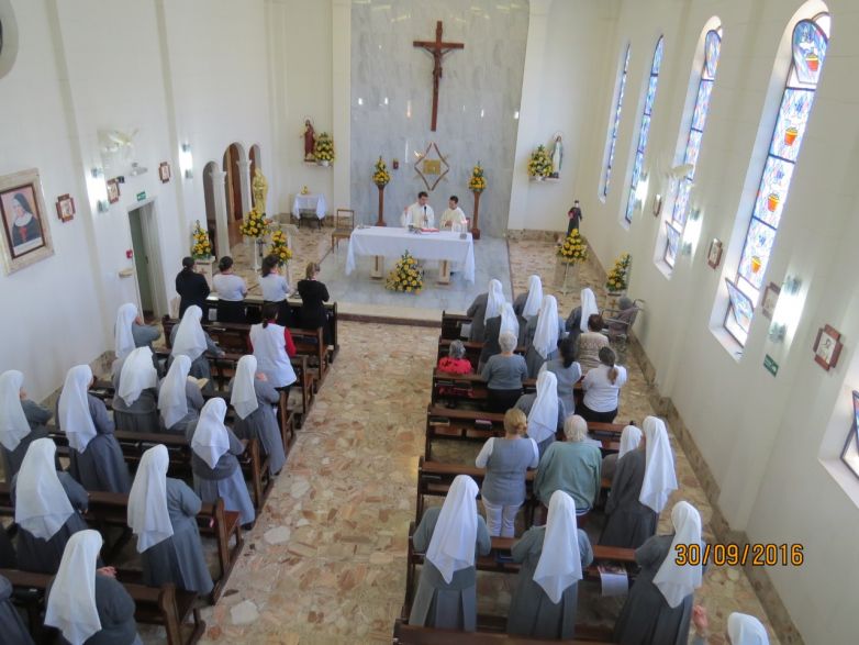Anivers&aacute;rio natal&iacute;cio de Madre Z&eacute;lia &eacute; celebrado com missa no Brasil