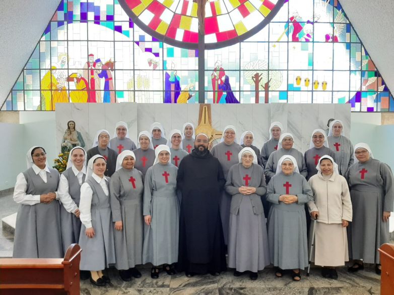 Irm&atilde;s participam de retiro no m&ecirc;s de julho