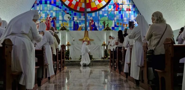 Primeira Profiss&atilde;o de Votos da Irm&atilde; F&aacute;tima Ruth &eacute; celebrada no Dia de Nossa Senhora de Lourdes