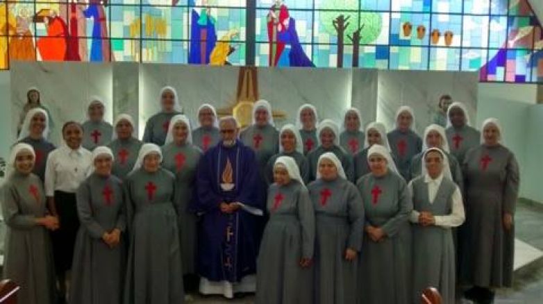 Grupo de irm&atilde;s participam de retiro espiritual anual