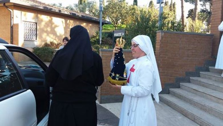 Imagem peregrina de Nossa Senhora Aparecida visita Casa Geral