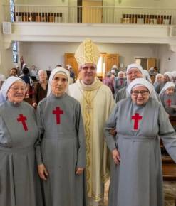 Jubileu de Vida Religiosa é celebrado por Irmãs Filhas de São Camilo na solenidade de São José